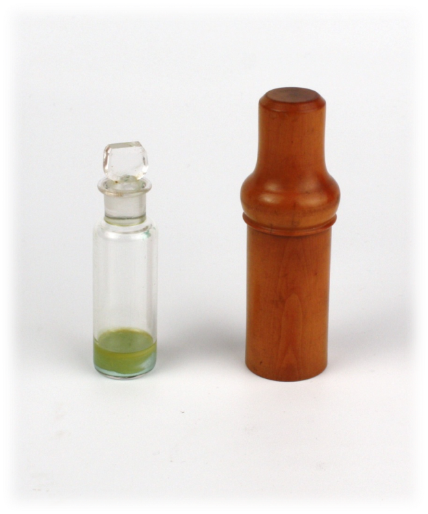 Glass Medicine Vial In Boxwood Travel Case (625x750), Png Download