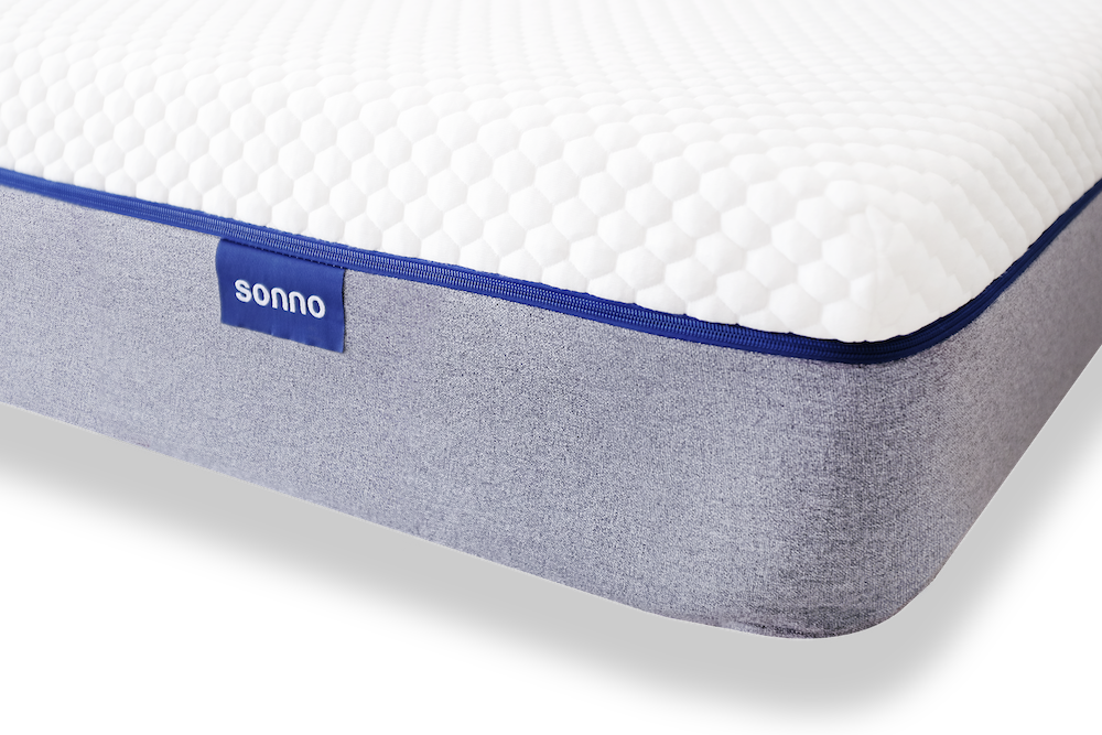 Sonno Mattress Label Corner Zoom (1000x667), Png Download